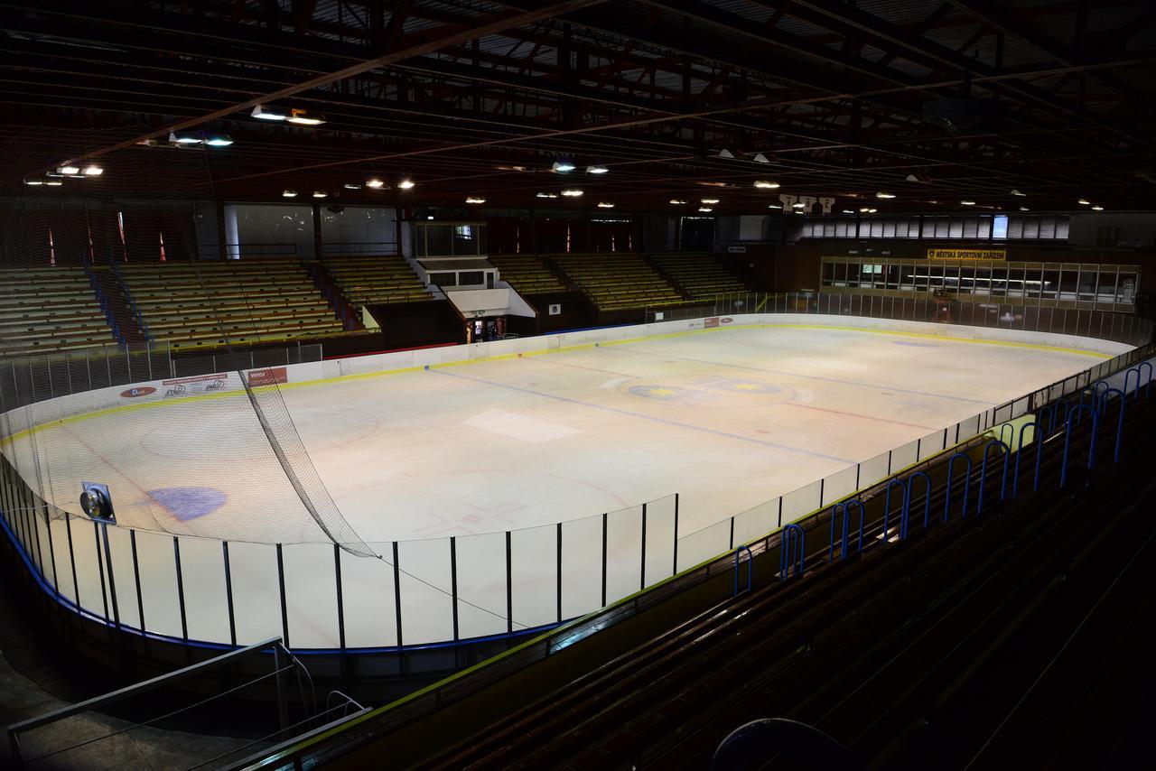 Sporthotel Zimni Stadion Benesov Benesov  Eksteriør billede